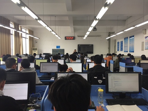 夯實(shí)專業(yè)基礎(chǔ)，賦能技術(shù)開(kāi)發(fā)——計(jì)算機(jī)科學(xué)學(xué)院成功開(kāi)展2018級(jí)計(jì)算機(jī)科學(xué)與技術(shù)專業(yè)校內(nèi)實(shí)訓(xùn)